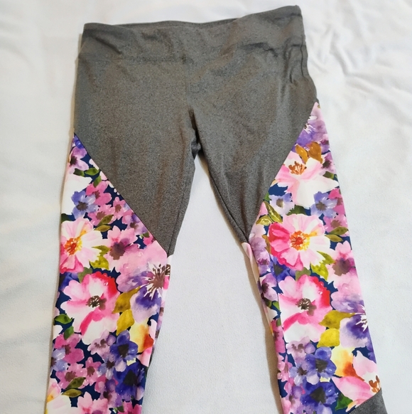 Guru Active Pants - Vibrant Floral Gray Leggings